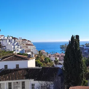 https://casa-christina-burriana-beach.hotelsinnerja.org